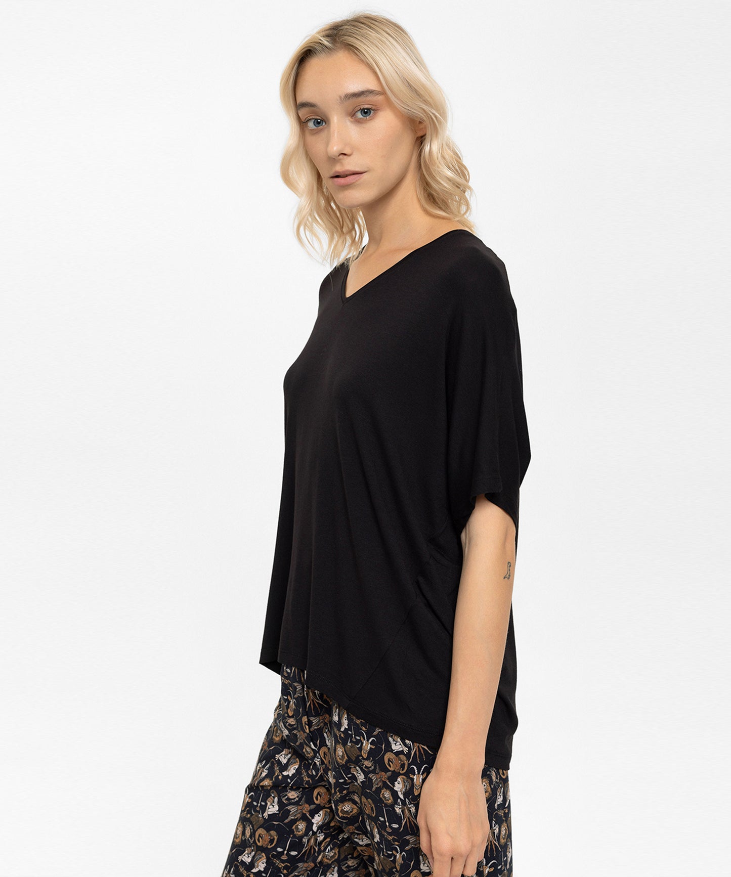 V Yaka Tshirt