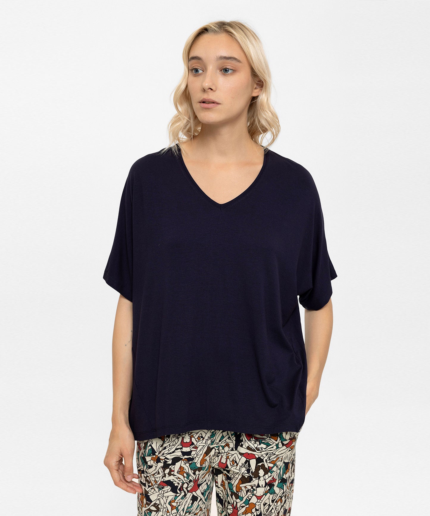 V Yaka Tshirt