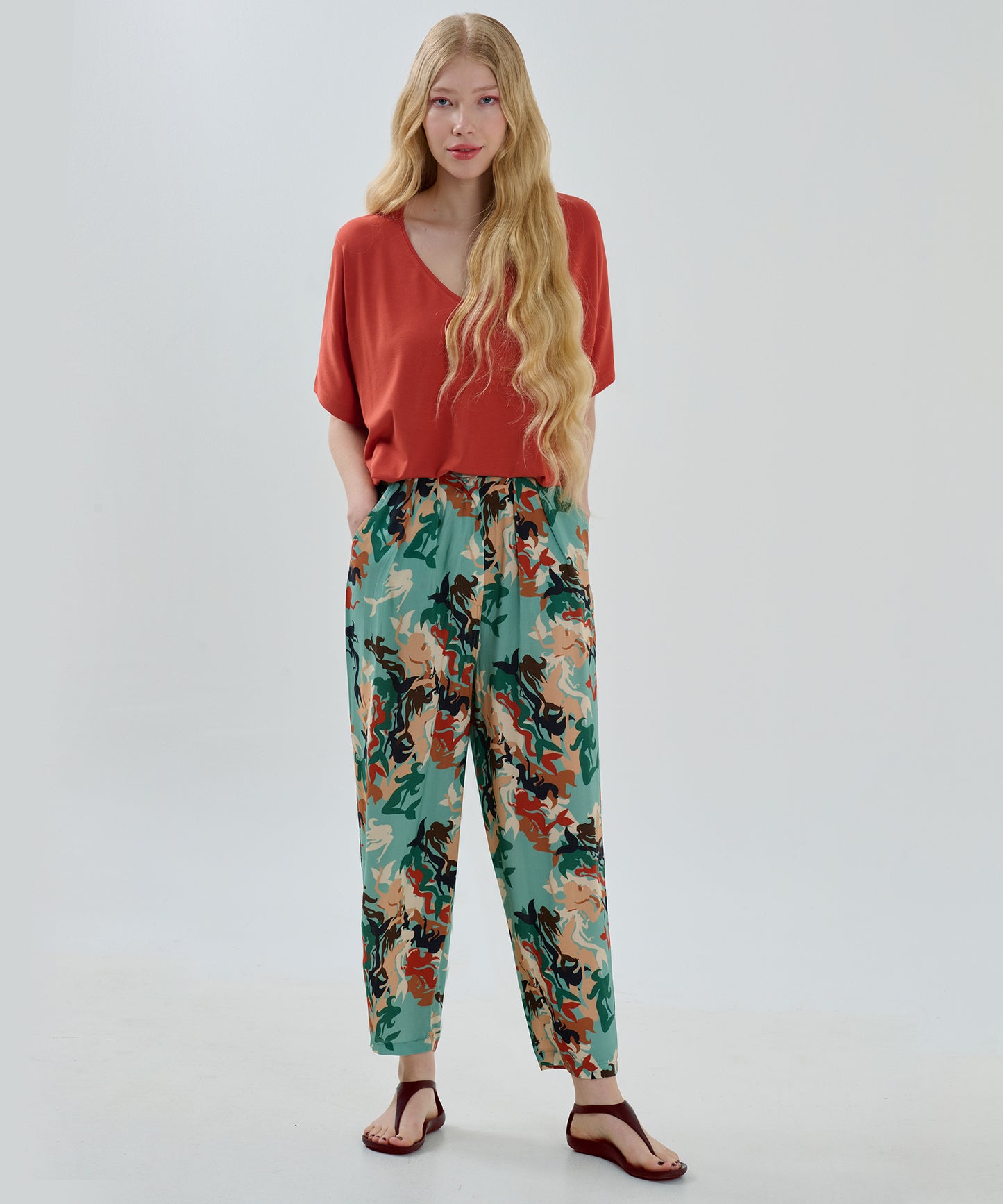 Deniz Kızı Desenli Pileli Pantalon