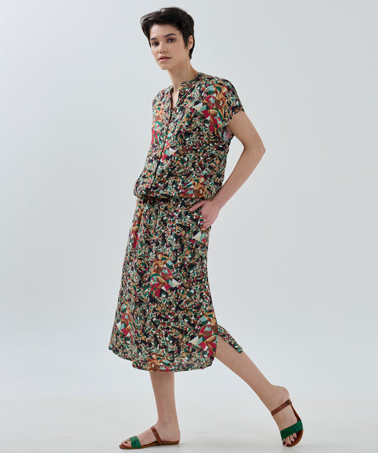 Belden Dökümlü Yırtmaçlı Dokuma Elbise