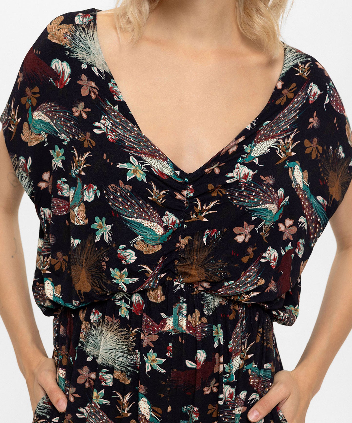 V Yaka Beli Büzgülü Desenli Tulum