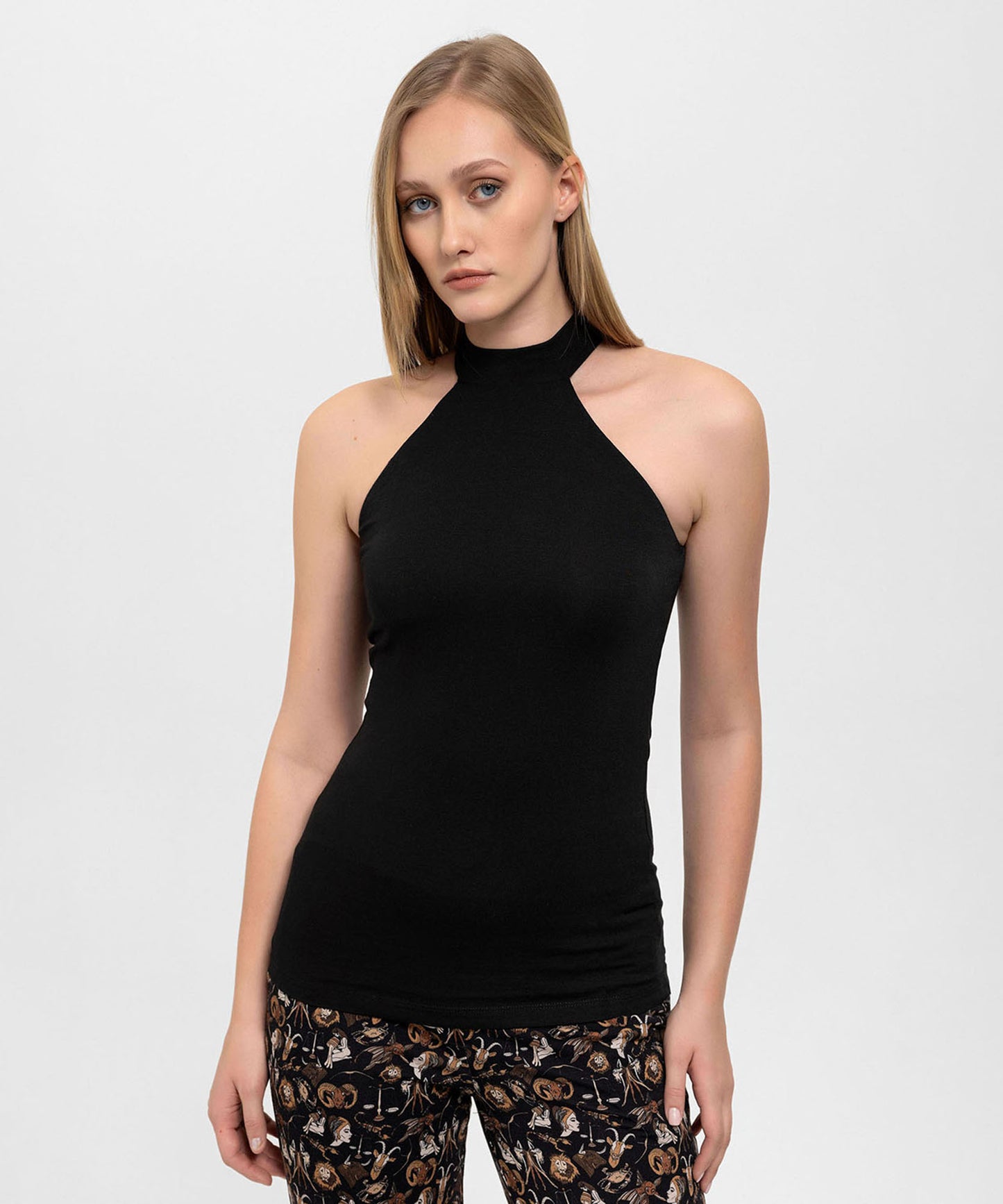 Boğazlı Siyah Halter Top