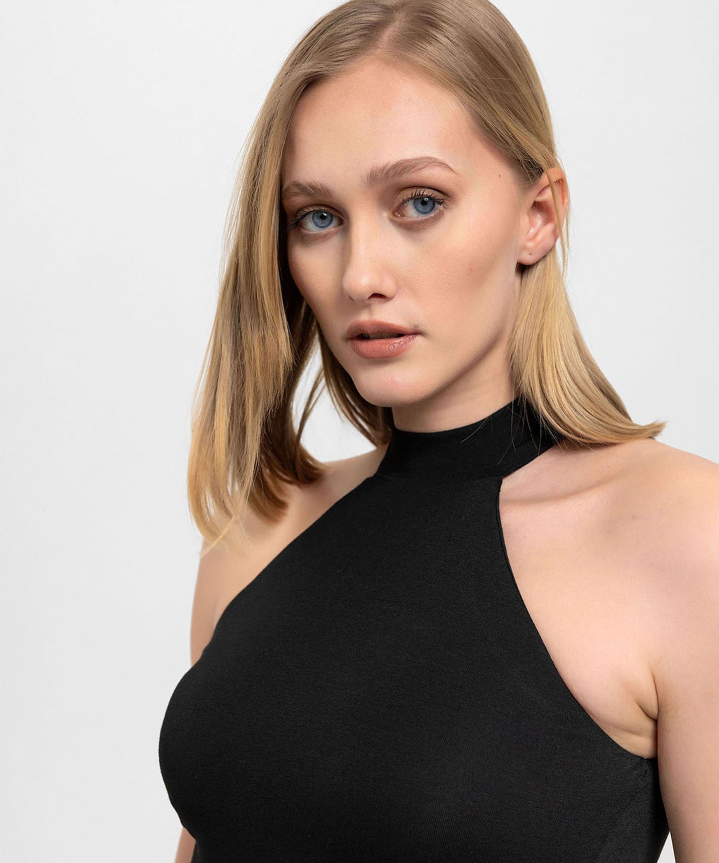 Boğazlı Siyah Halter Top